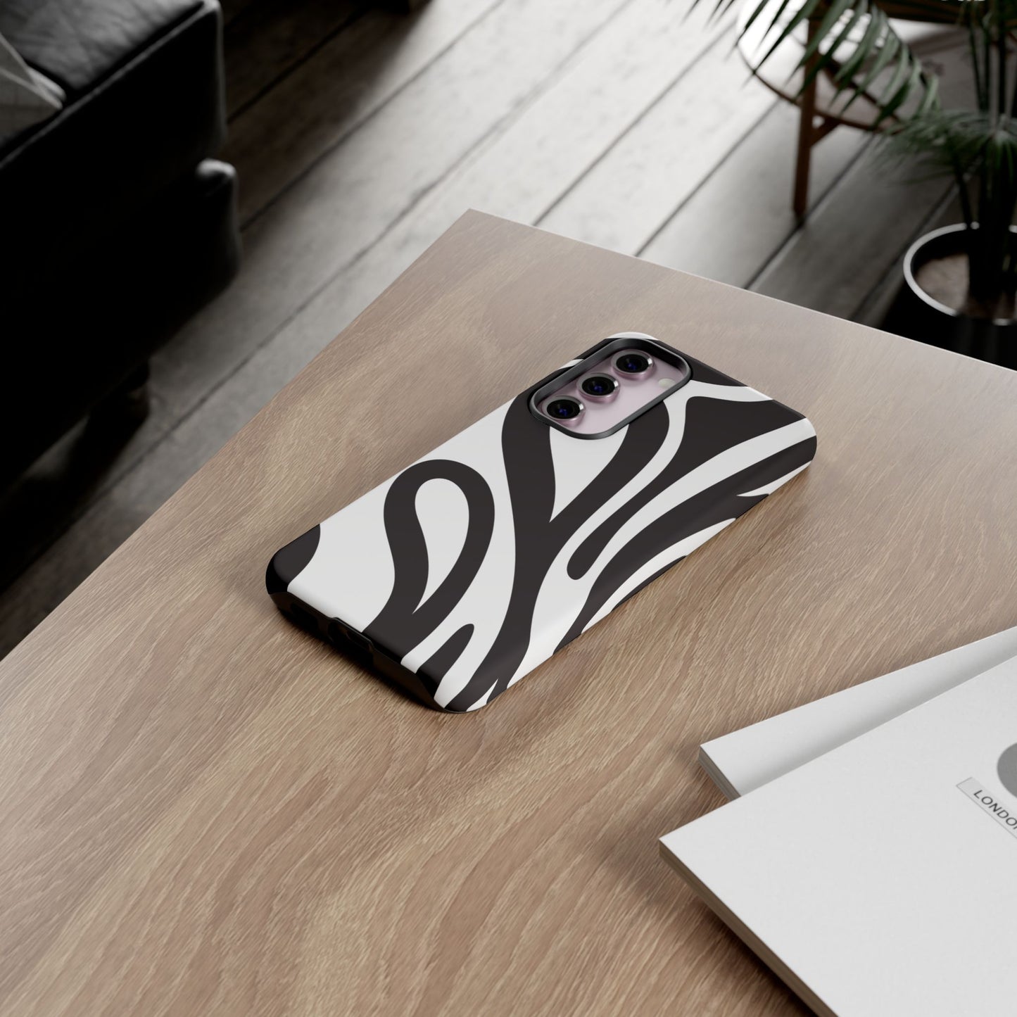 Modern Black and White Abstract Tough Samsung Galaxy Case – Bold Graphic Pattern with Dual-Layer Protection