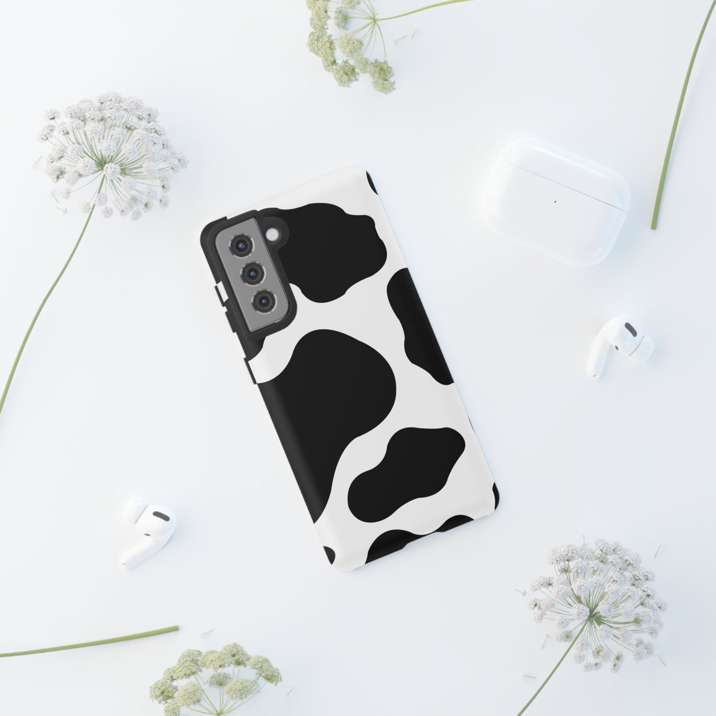 Chic Cow Print Tough Samsung Galaxy Case – Trendy Monochrome Animal Pattern with Dual-Layer Protection