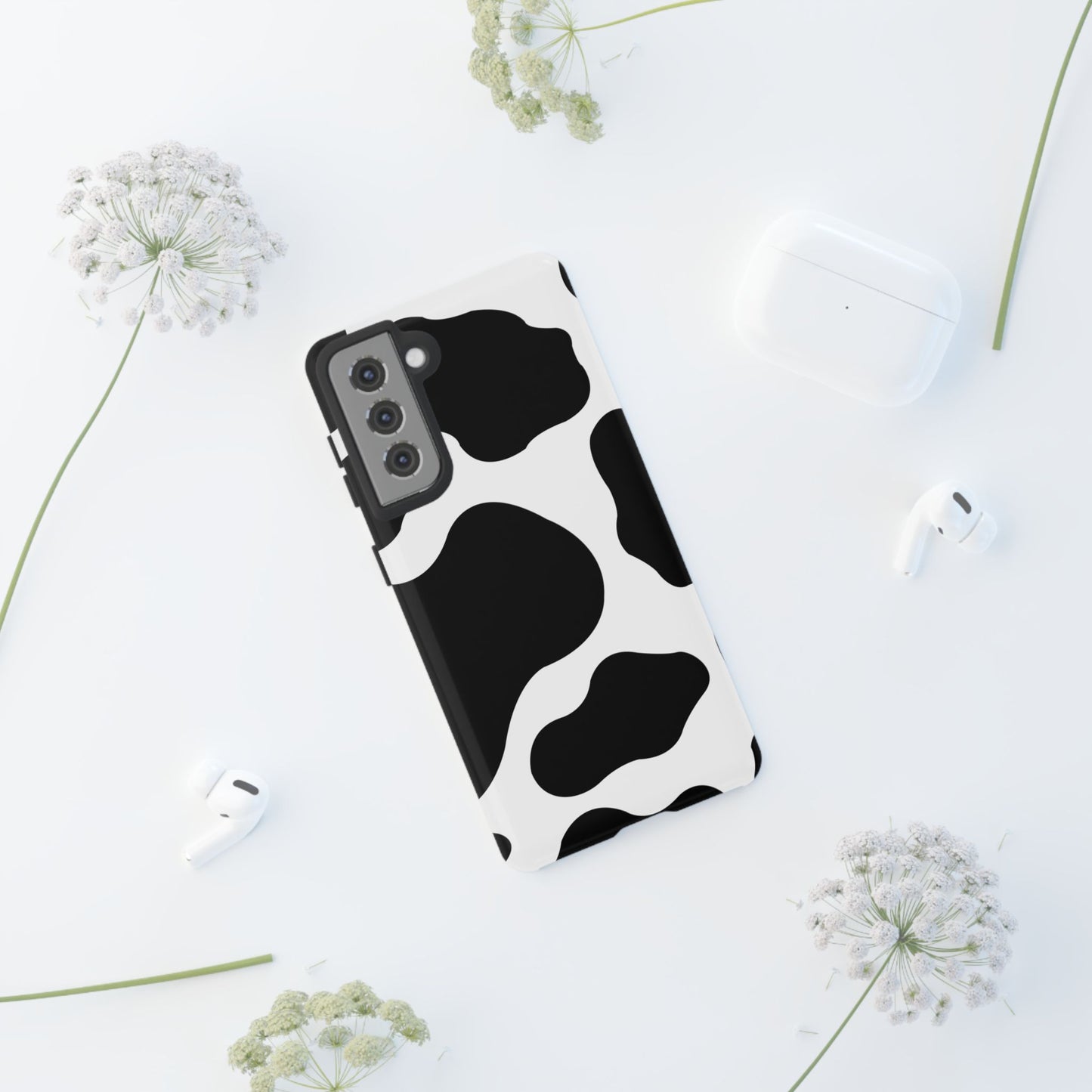 Chic Cow Print Tough Samsung Galaxy Case – Trendy Monochrome Animal Pattern with Dual-Layer Protection