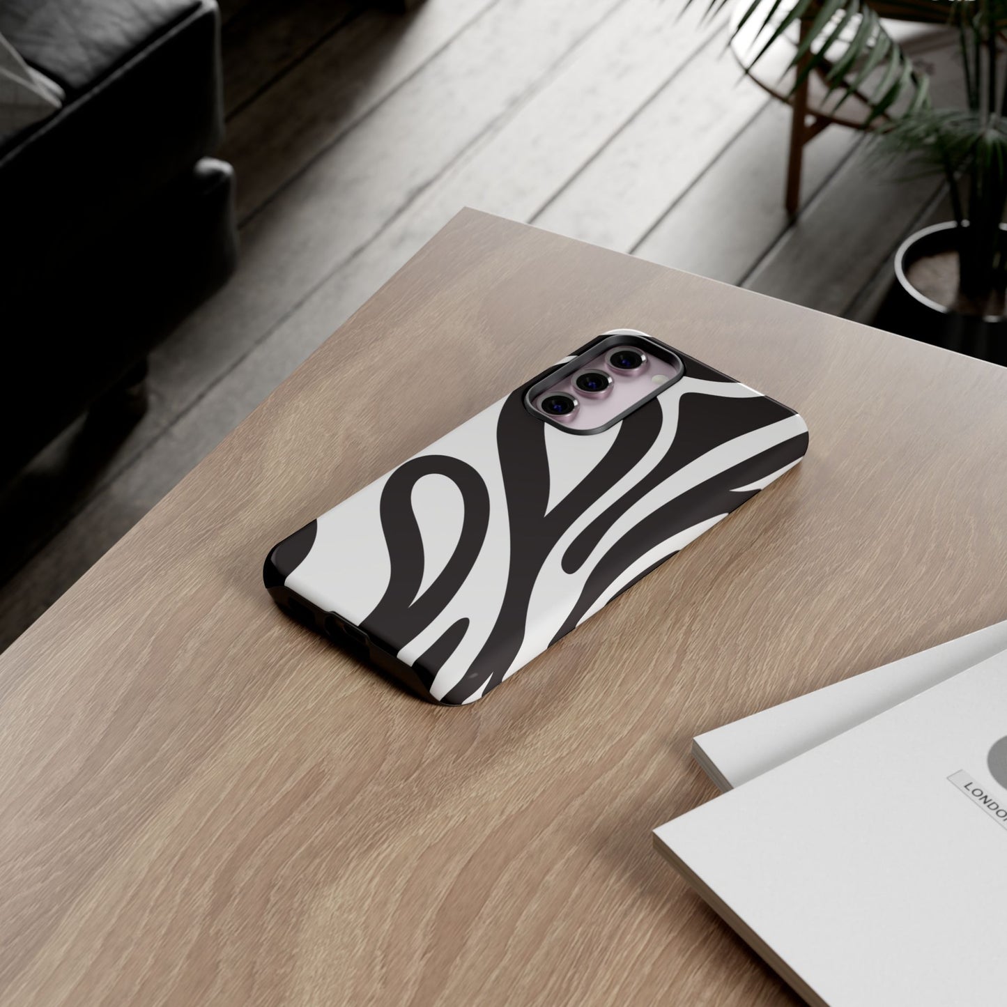 Modern Black and White Abstract Tough Samsung Galaxy Case – Bold Graphic Pattern with Dual-Layer Protection