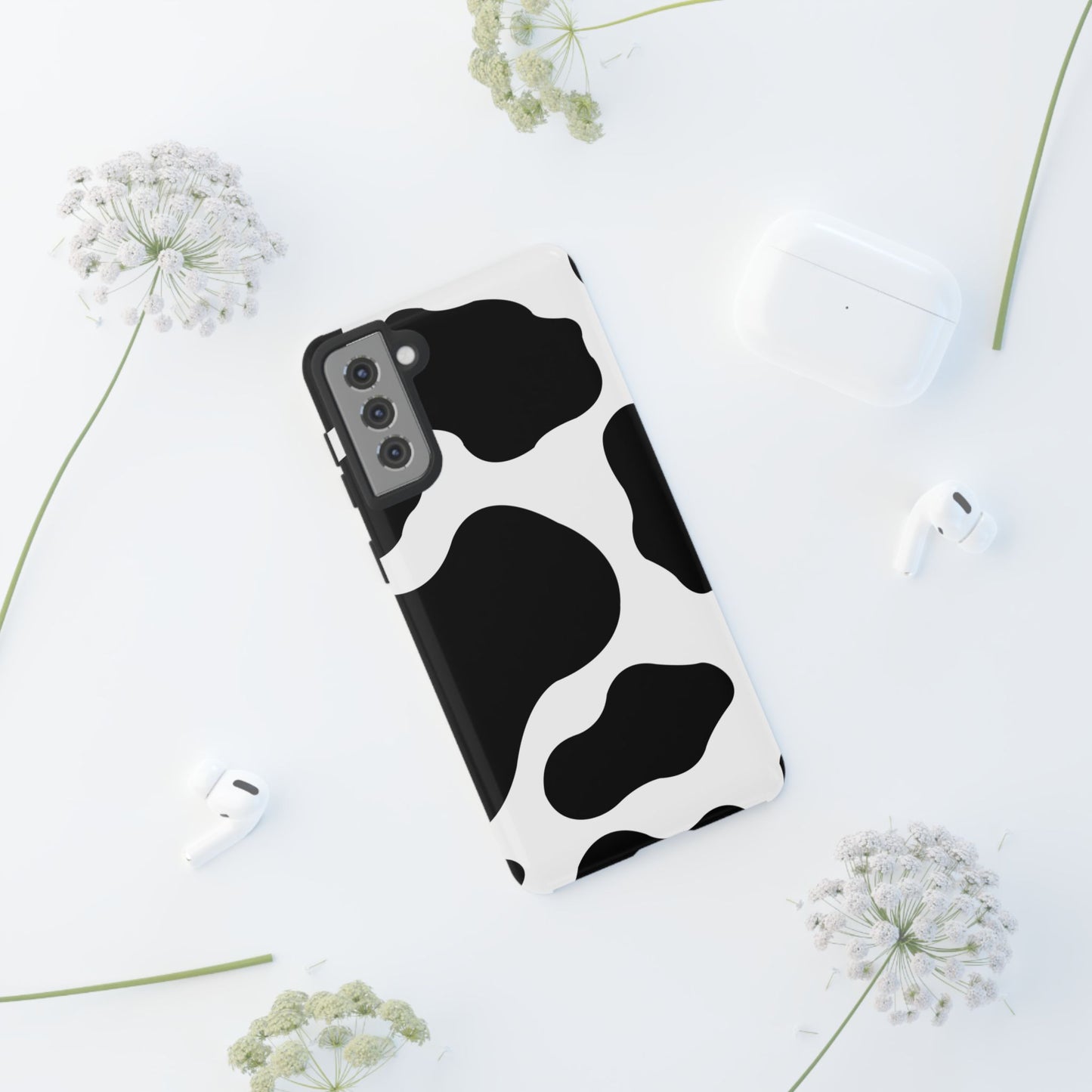 Chic Cow Print Tough Samsung Galaxy Case – Trendy Monochrome Animal Pattern with Dual-Layer Protection