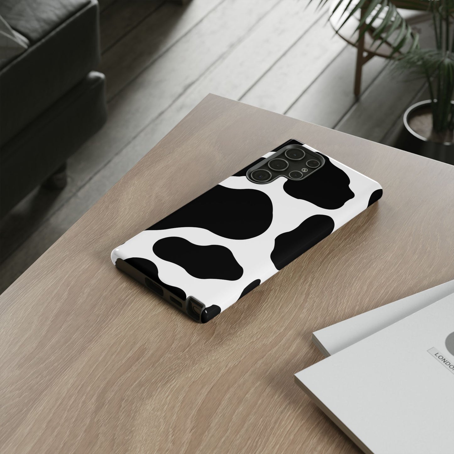 Chic Cow Print Tough Samsung Galaxy Case – Trendy Monochrome Animal Pattern with Dual-Layer Protection