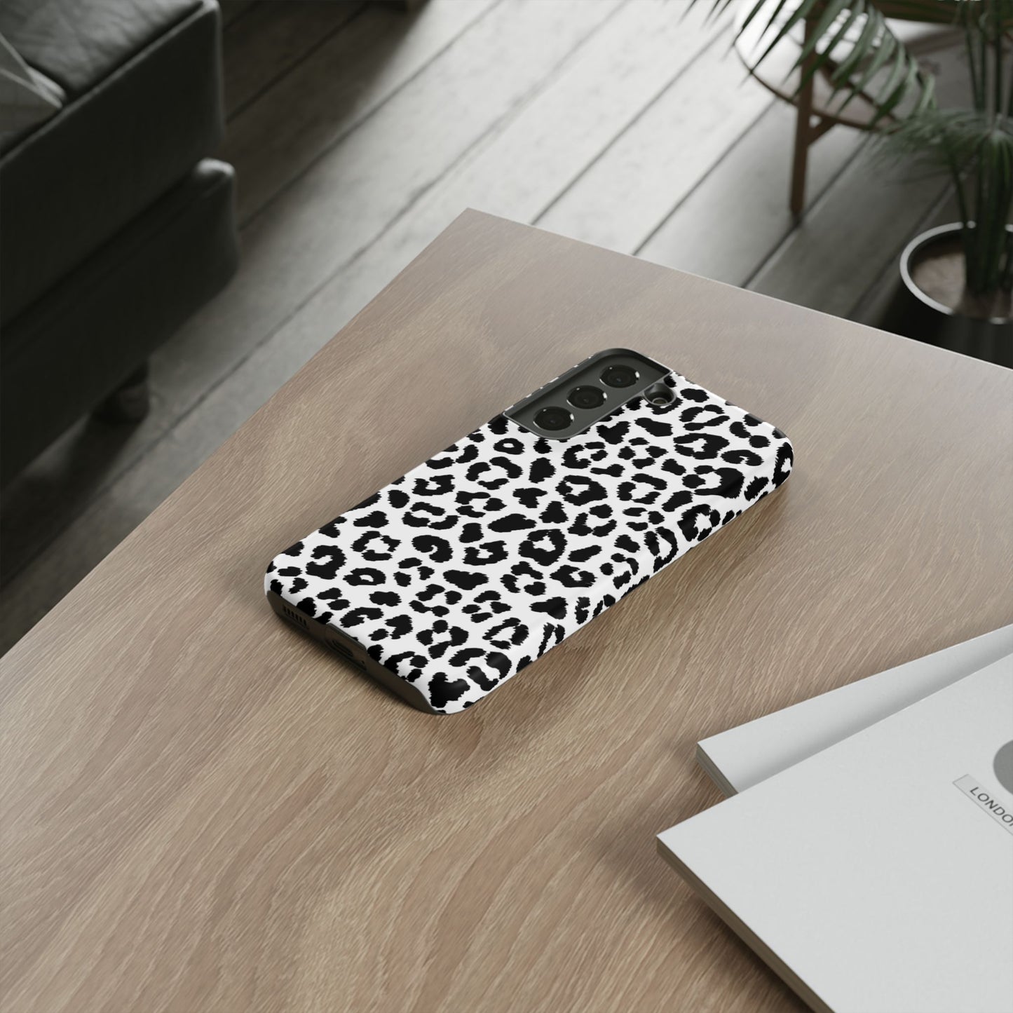 Monochrome Leopard Print Tough Samsung Galaxy Case – Classic Black and White Design with Dual-Layer Protection