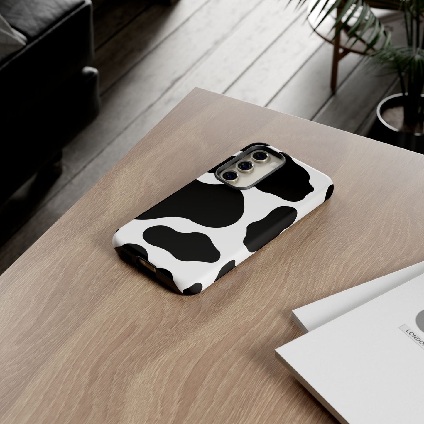 Chic Cow Print Tough Samsung Galaxy Case – Trendy Monochrome Animal Pattern with Dual-Layer Protection