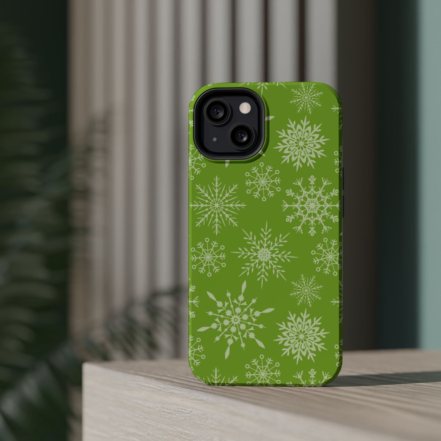 Green Snowflake Pattern – MagSafe iPhone Series Case