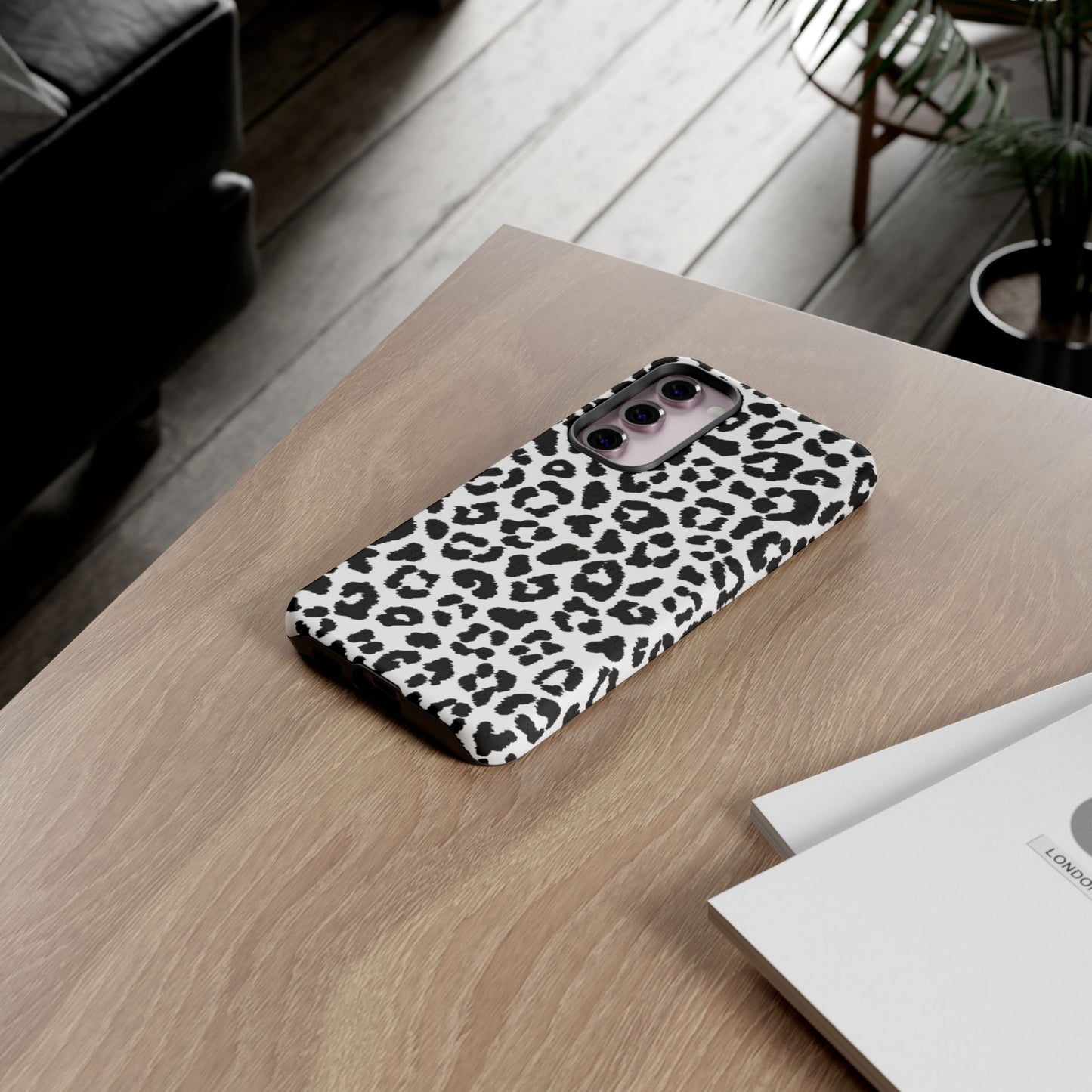 Monochrome Leopard Print Tough Samsung Galaxy Case – Classic Black and White Design with Dual-Layer Protection