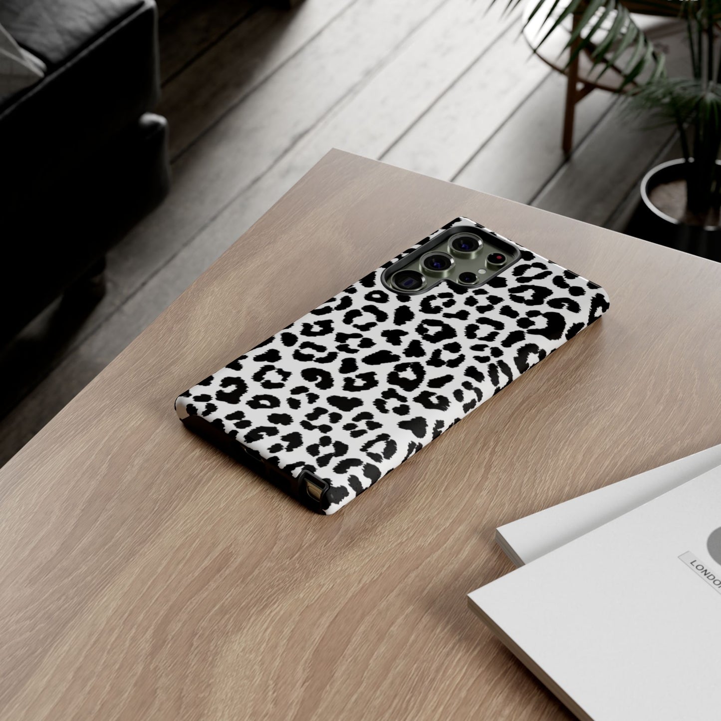 Monochrome Leopard Print Tough Samsung Galaxy Case – Classic Black and White Design with Dual-Layer Protection