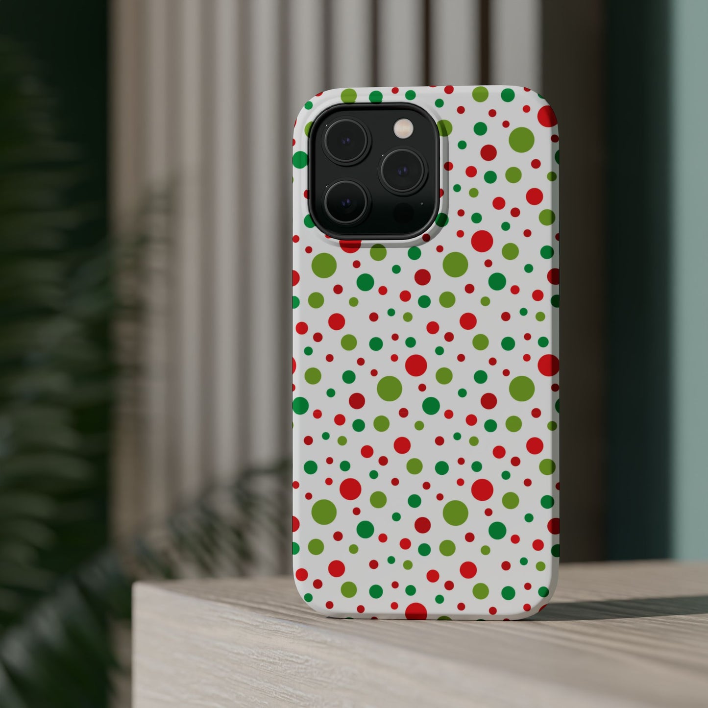 Red & Green Christmas Polka Dots – MagSafe iPhone Case