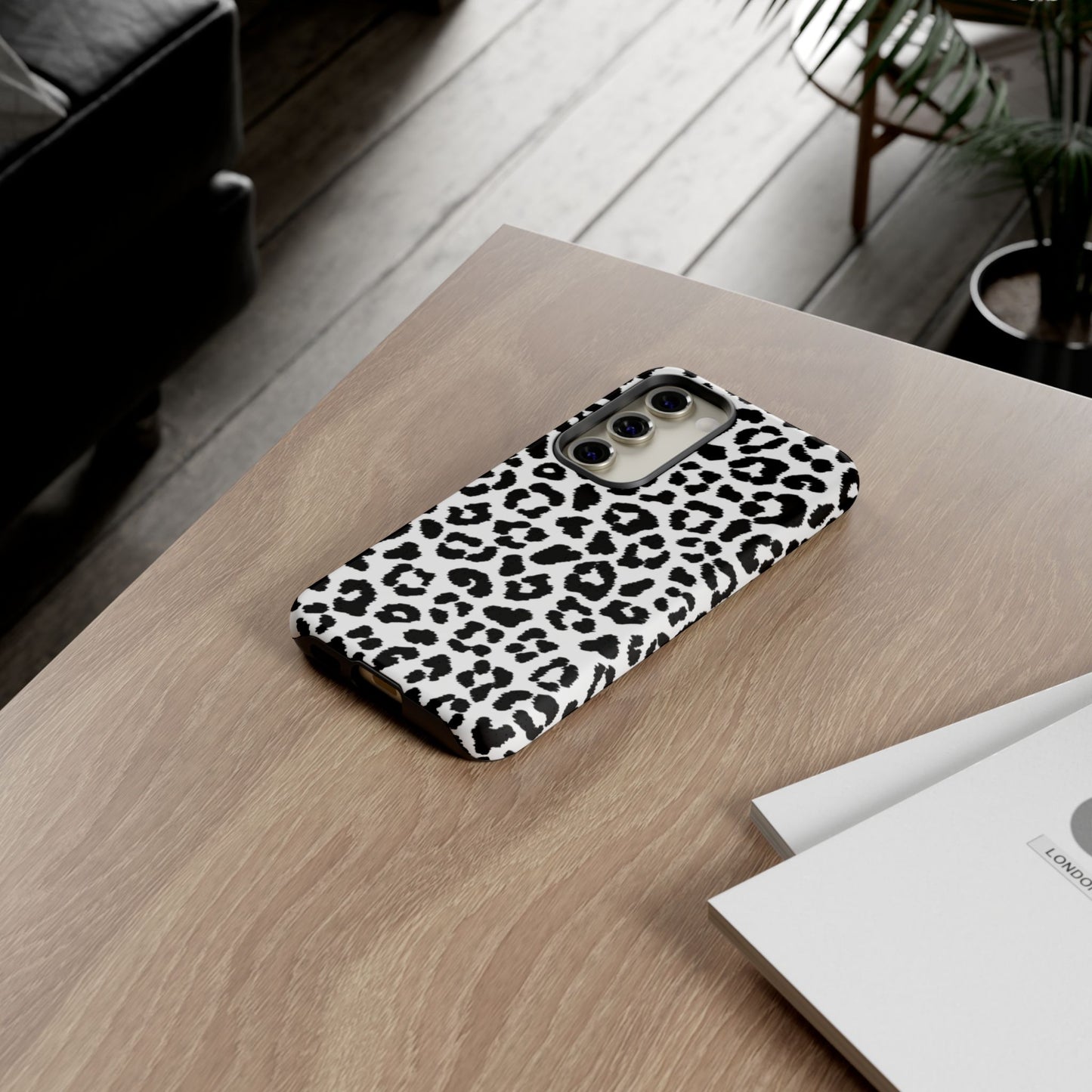 Monochrome Leopard Print Tough Samsung Galaxy Case – Classic Black and White Design with Dual-Layer Protection