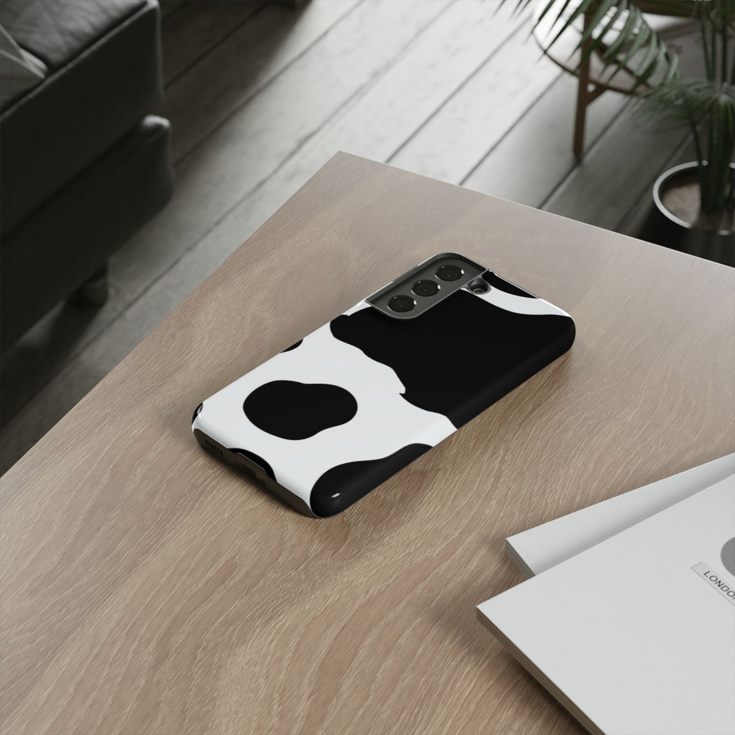 Bold Black and White Cow Print Tough Samsung Galaxy Case – Modern Animal Pattern with Dual-Layer Protection