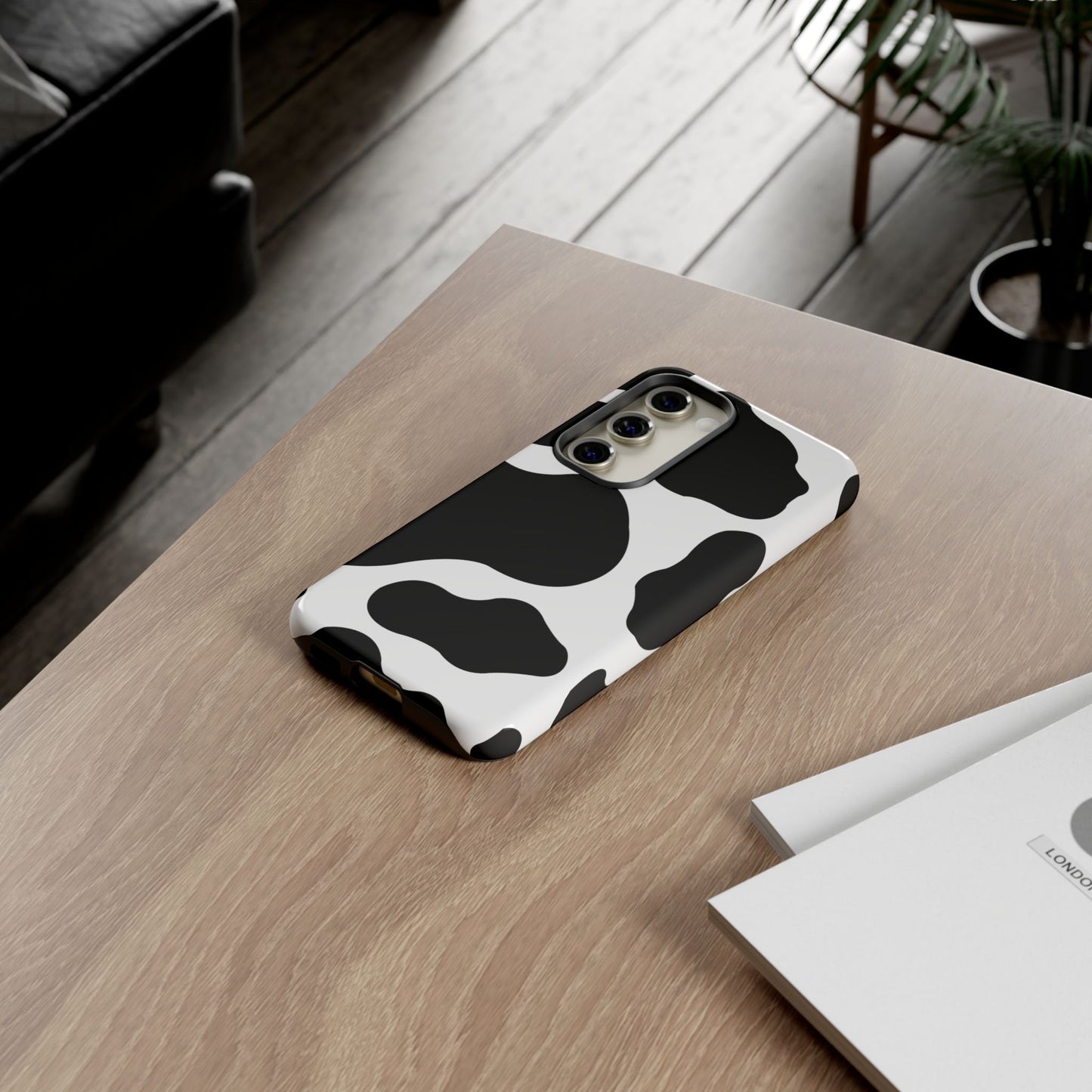 Chic Cow Print Tough Samsung Galaxy Case – Trendy Monochrome Animal Pattern with Dual-Layer Protection