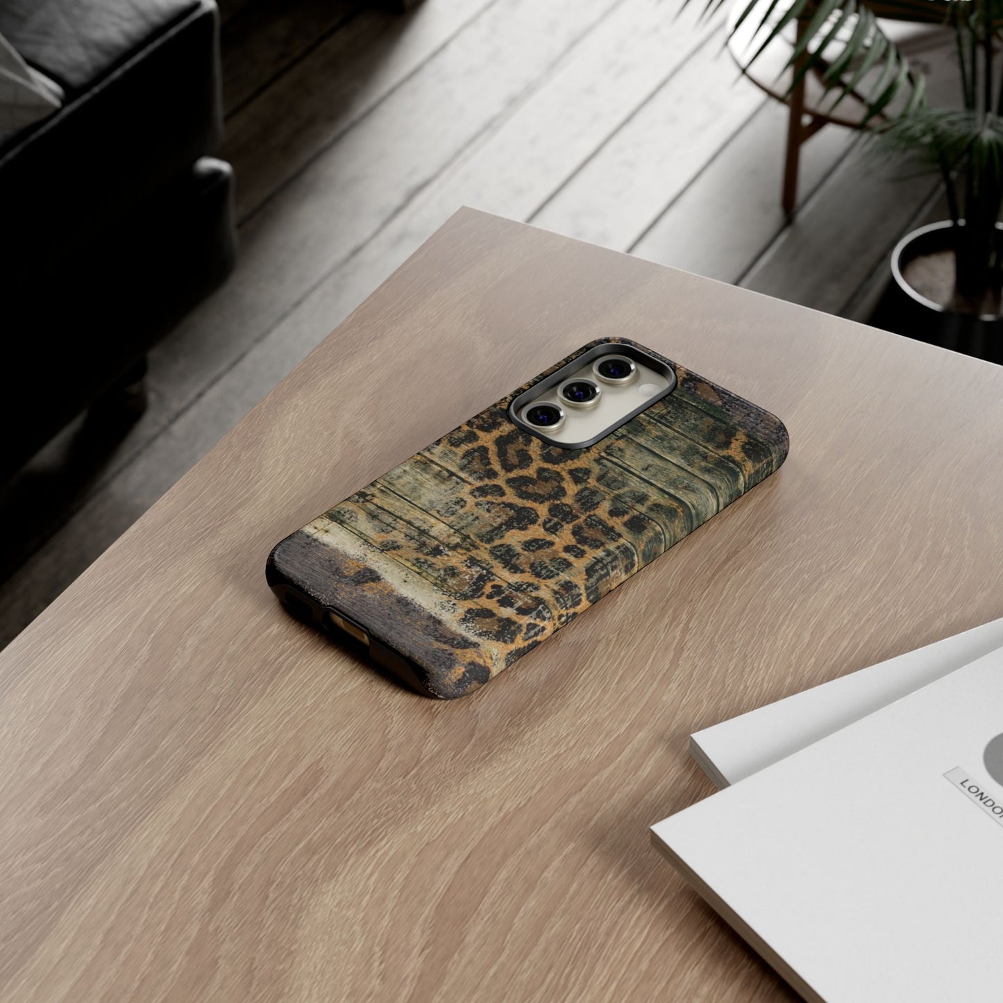 Rustic Wood and Leopard Print Tough Samsung Galaxy Case – Distressed Western Design with Dual-Layer Protection