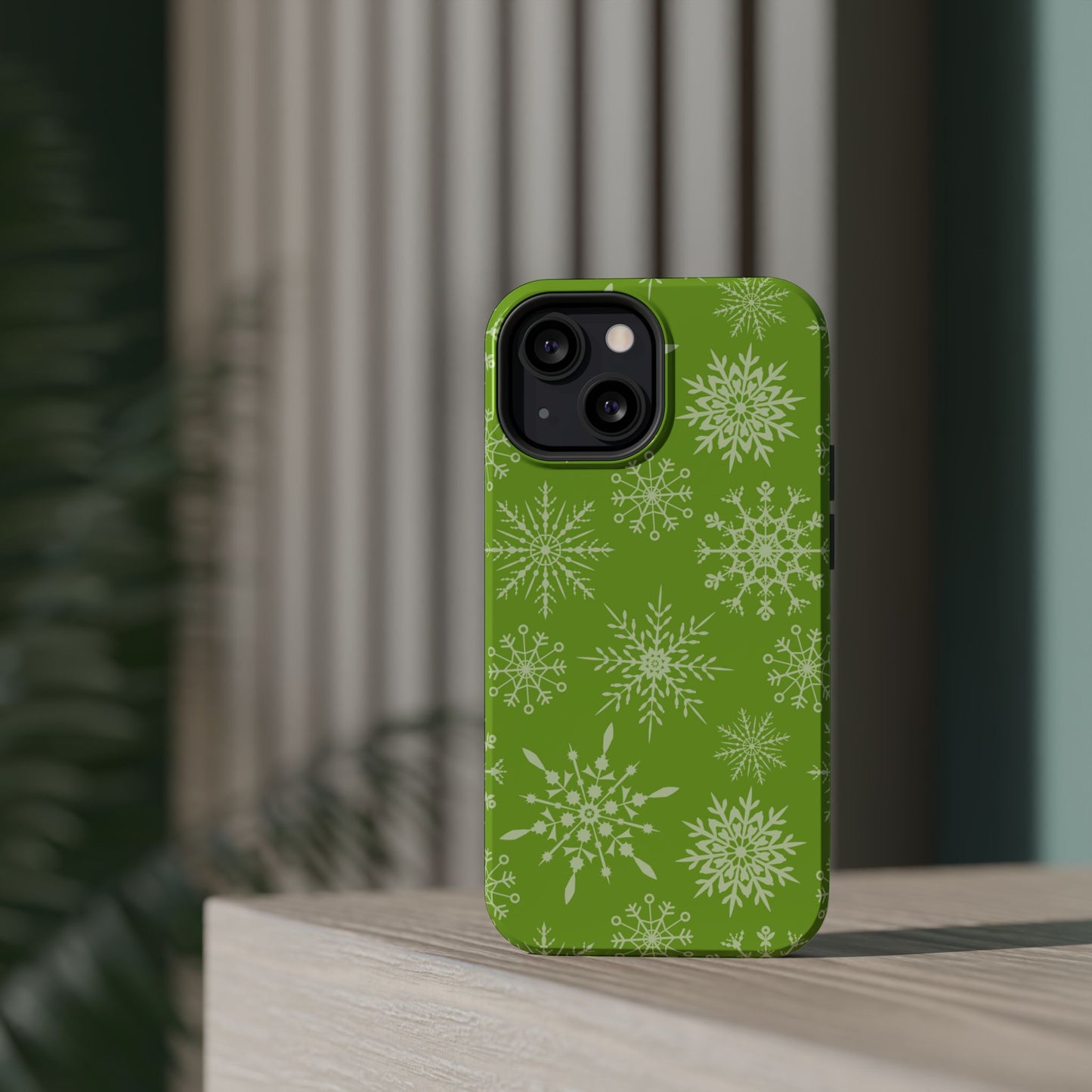 Green Snowflake Pattern – MagSafe iPhone Series Case