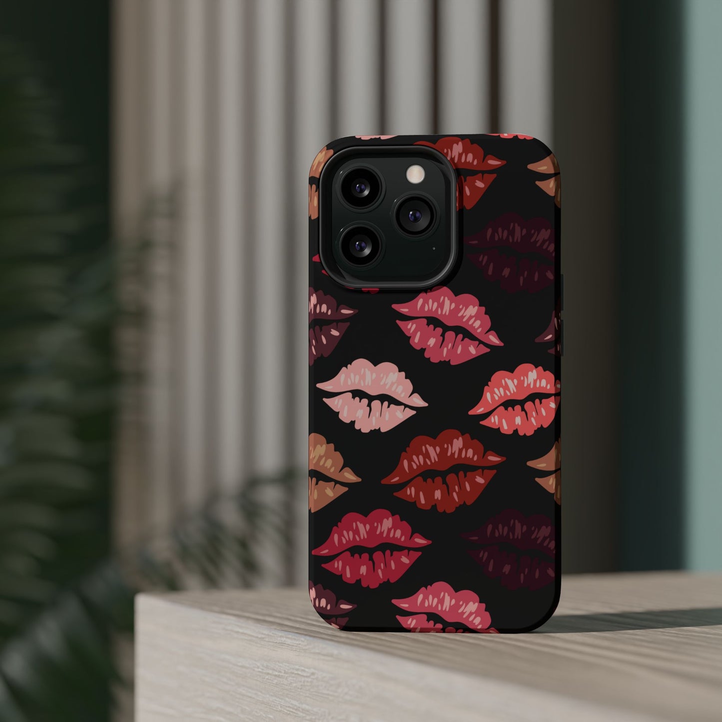 Kiss of Passion MagSafe iPhone Case