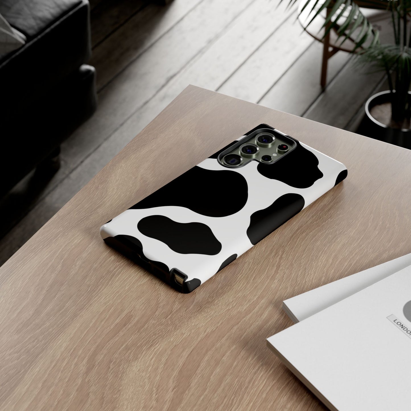 Chic Cow Print Tough Samsung Galaxy Case – Trendy Monochrome Animal Pattern with Dual-Layer Protection