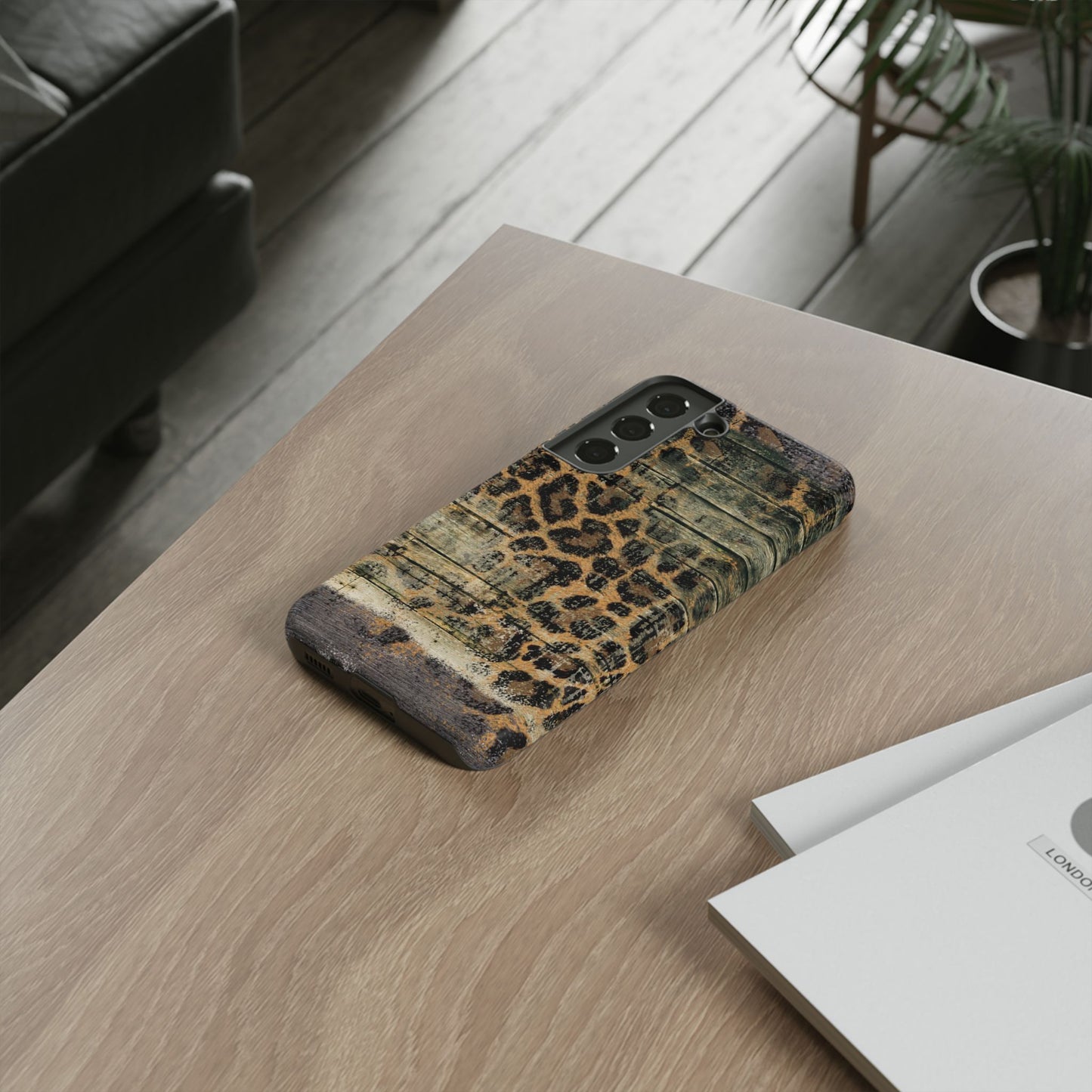 Rustic Wood and Leopard Print Tough Samsung Galaxy Case – Distressed Western Design with Dual-Layer Protection